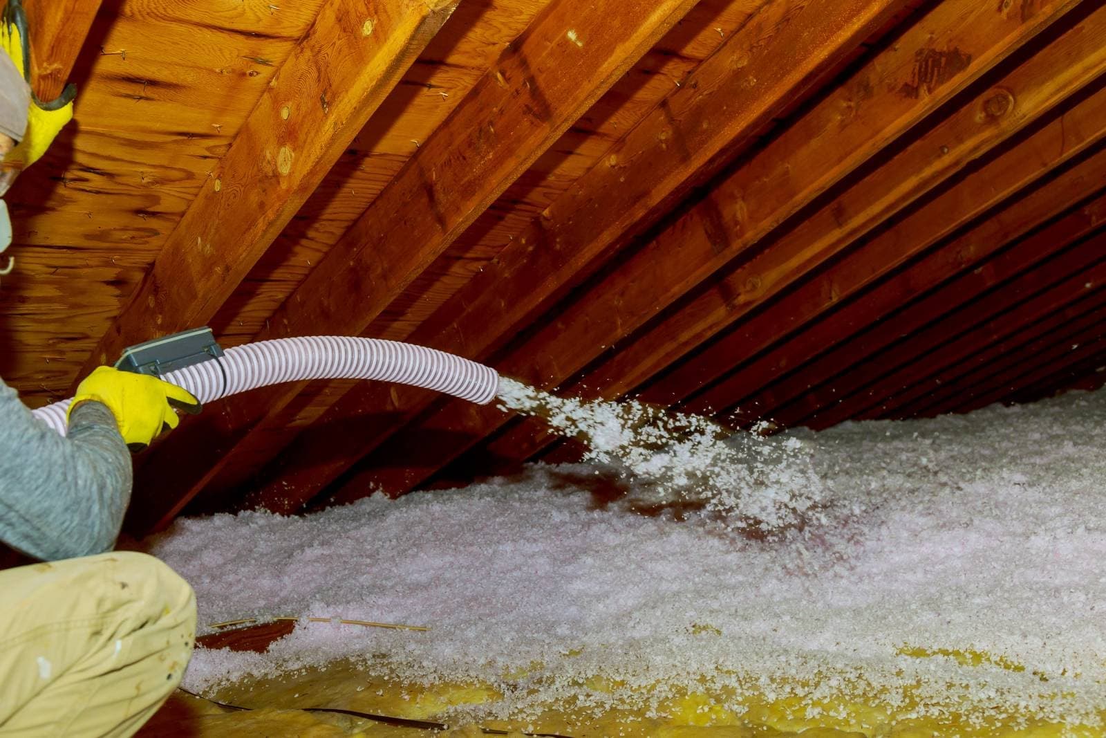 7 Advantages of Spray Foam Insulation in Your Attic